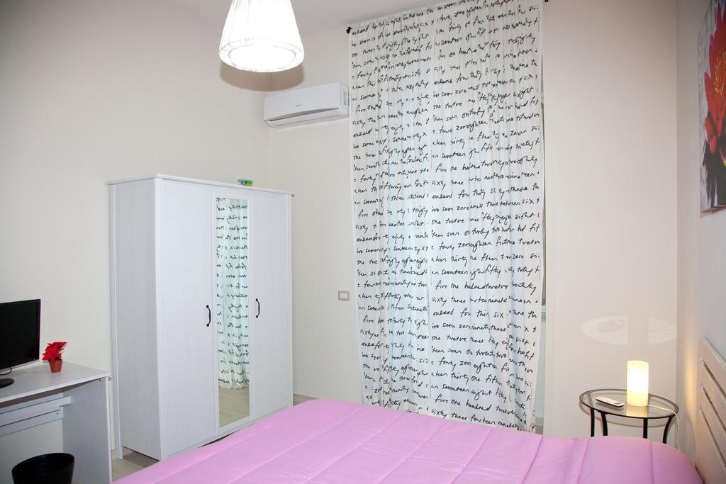 Domus Armenio Bed & Breakfast Naples Bilik gambar